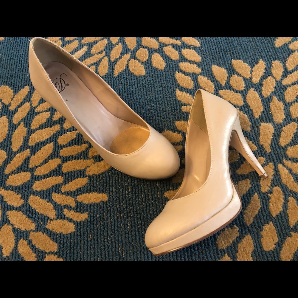 Taupe/nude Delicious Pin-up style heels